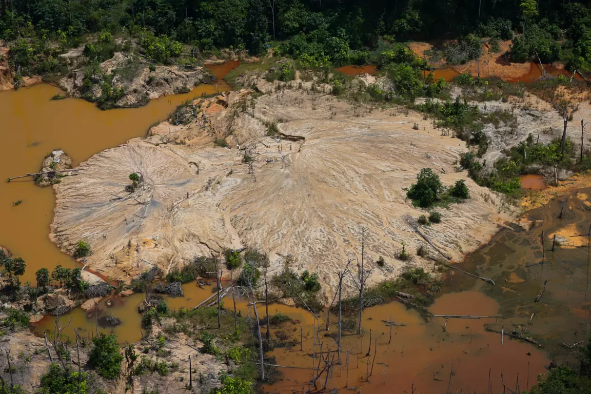 Garimpo em Terras Indígena Yanomami (Foto Chico Batata/Greenpeace)